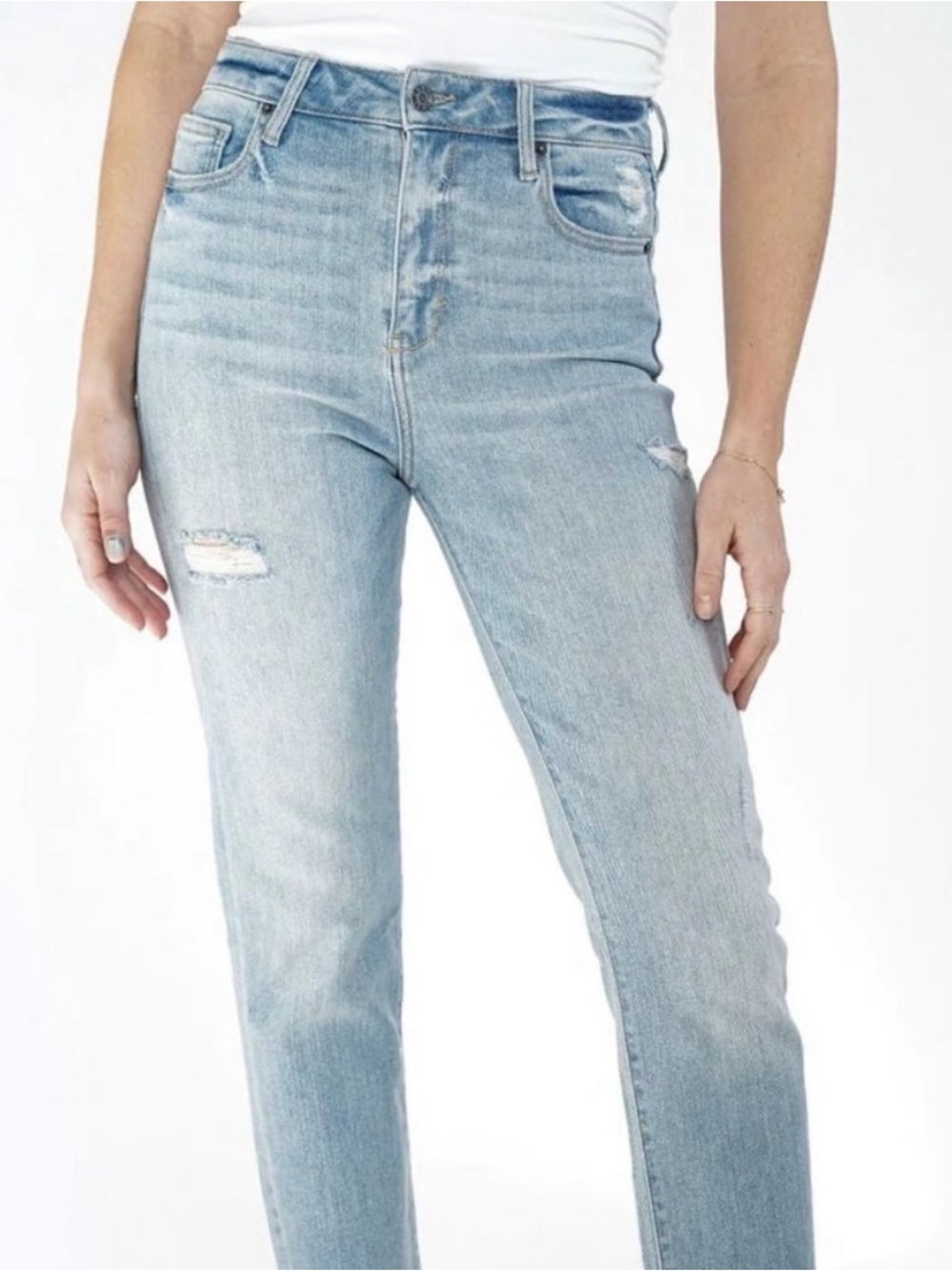 Carly Jean Los Angeles Chrissy Distressed Jeans (size 7)